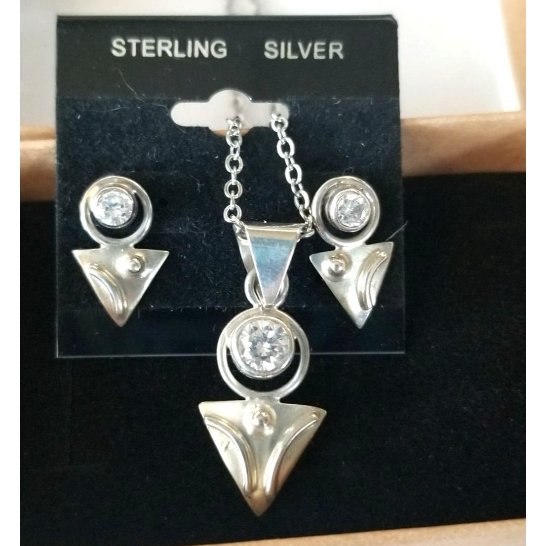 3 Pcs  lab Diamonds Earrings Necklace Silver  8 gr 40 ct  1.5 x  3 cm  2 cm  x 1.5  cm  16" chain