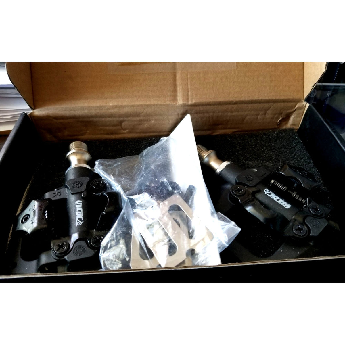 SPD-Compatible Bike Pedals With Cleats Sealed Bearings CNC Aluminum Body 9/16" Titanium Axle Black