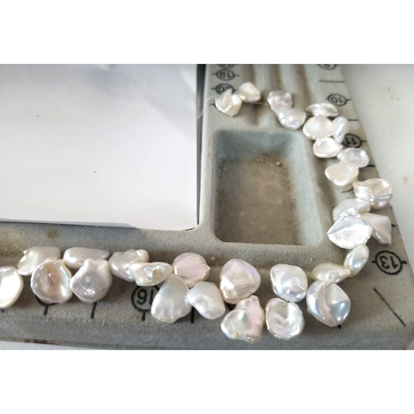 Loose Pearl Flat Round Chips  Bag 60 D  Bits 12 mm  Bin Pearl  52 Pcs 155.5 ct  31.1  gr 16"   Drilled  Freshwater Real Pearls
