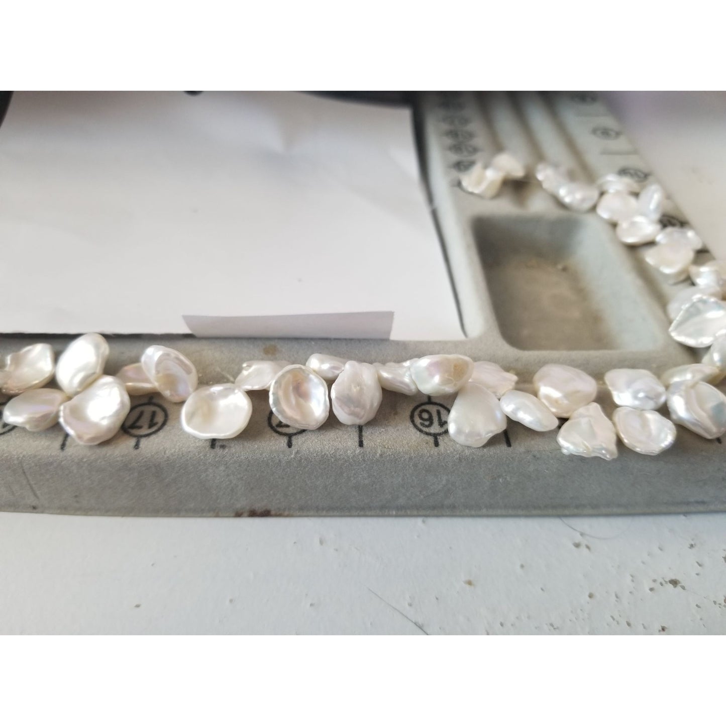 Loose Pearl Flat Round Chips  Bag 60 D  Bits 12 mm  Bin Pearl  52 Pcs 155.5 ct  31.1  gr 16"   Drilled  Freshwater Real Pearls