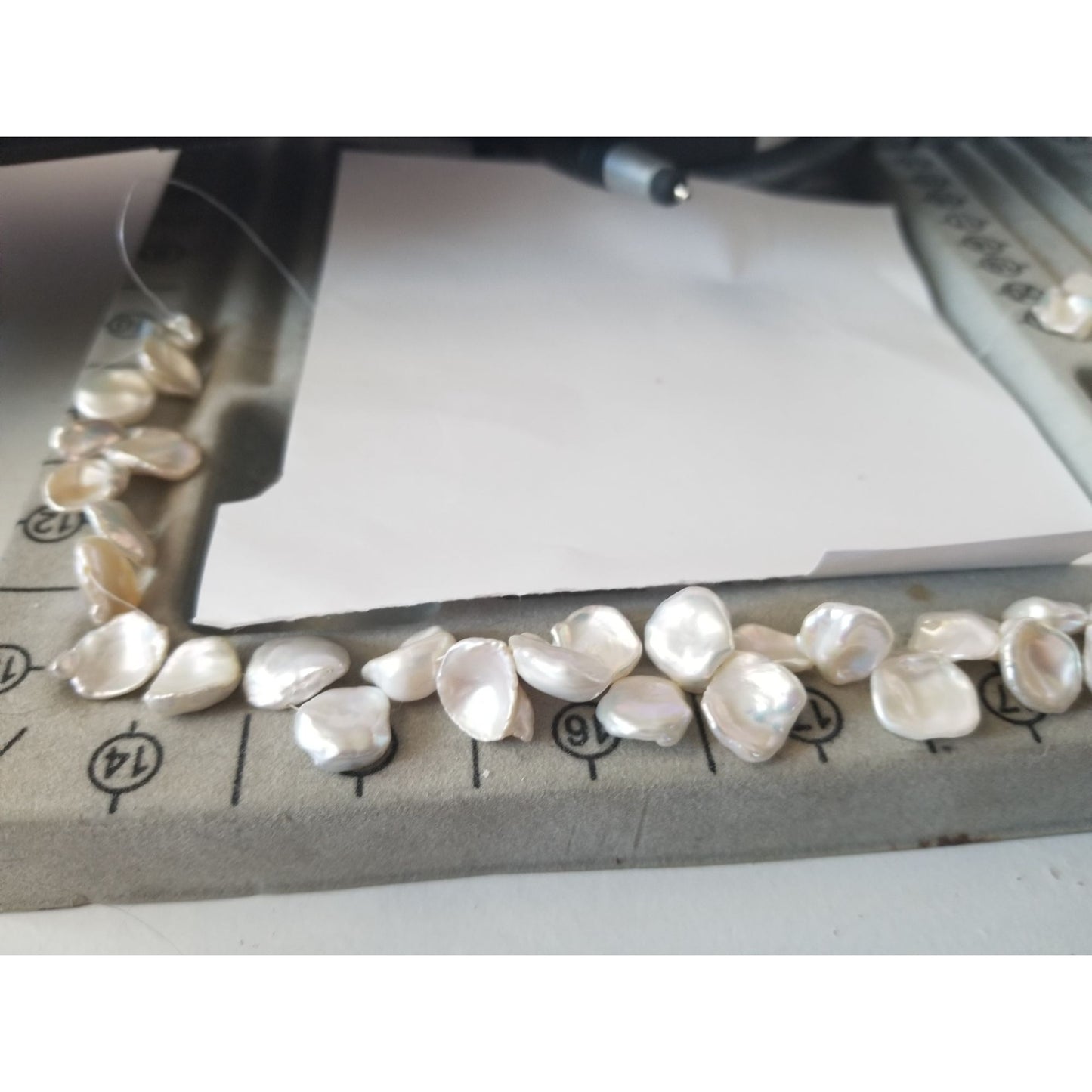 Loose Pearl Flat Round Chips  Bag 60 D  Bits 12 mm  Bin Pearl  52 Pcs 155.5 ct  31.1  gr 16"   Drilled  Freshwater Real Pearls