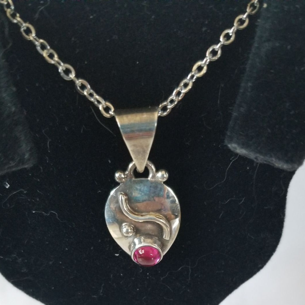 Necklace Silver Garnet  4.6  gr 23 ct  3 cm  x 3 cm  16" chain