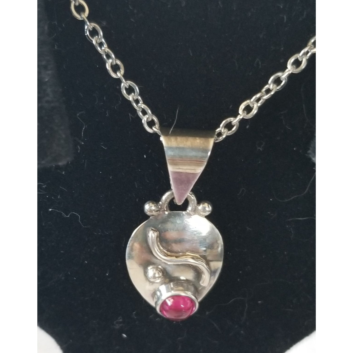 Necklace Silver Garnet  4.6  gr 23 ct  3 cm  x 3 cm  16" chain