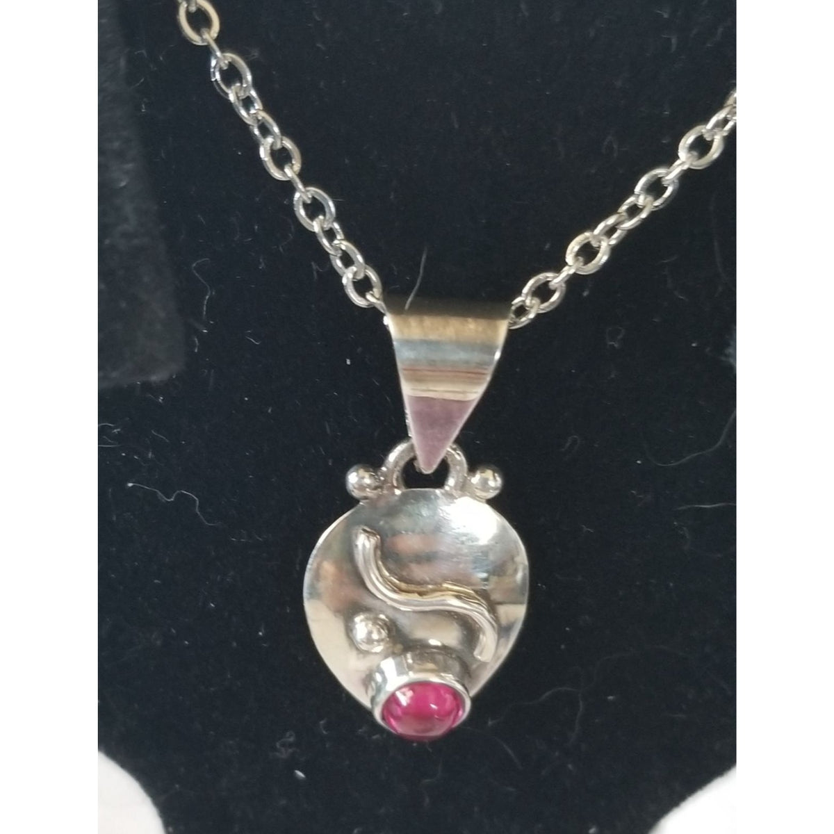 Necklace Silver Garnet  4.6  gr 23 ct  3 cm  x 3 cm  16" chain