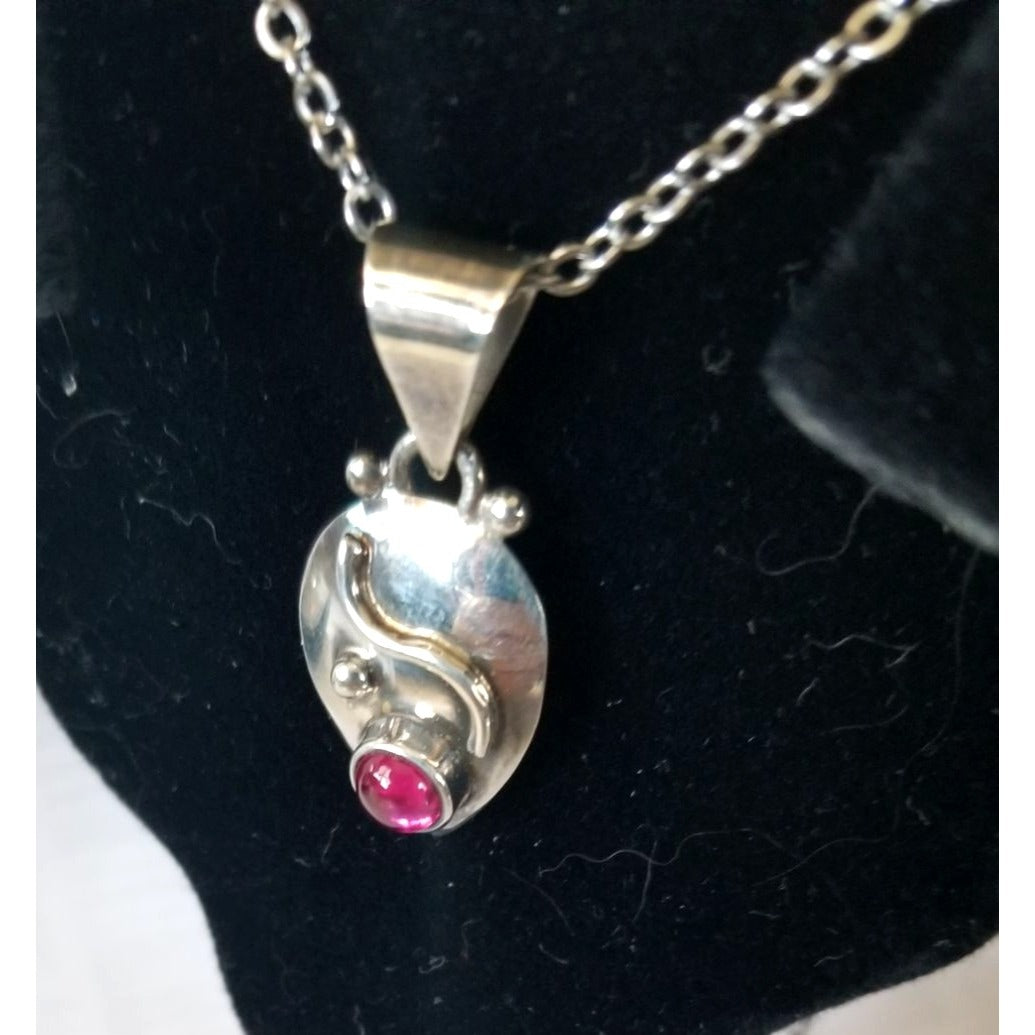 Necklace Silver Garnet  4.6  gr 23 ct  3 cm  x 3 cm  16" chain