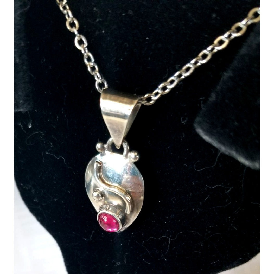Necklace Silver Garnet  4.6  gr 23 ct  3 cm  x 3 cm  16" chain