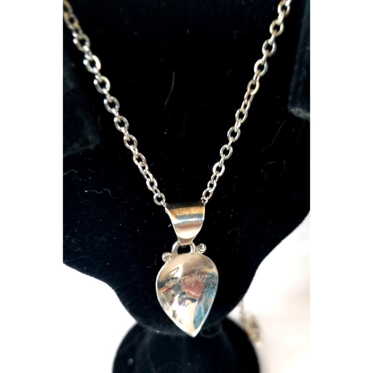 Necklace Silver Garnet  4.6  gr 23 ct  3 cm  x 3 cm  16" chain