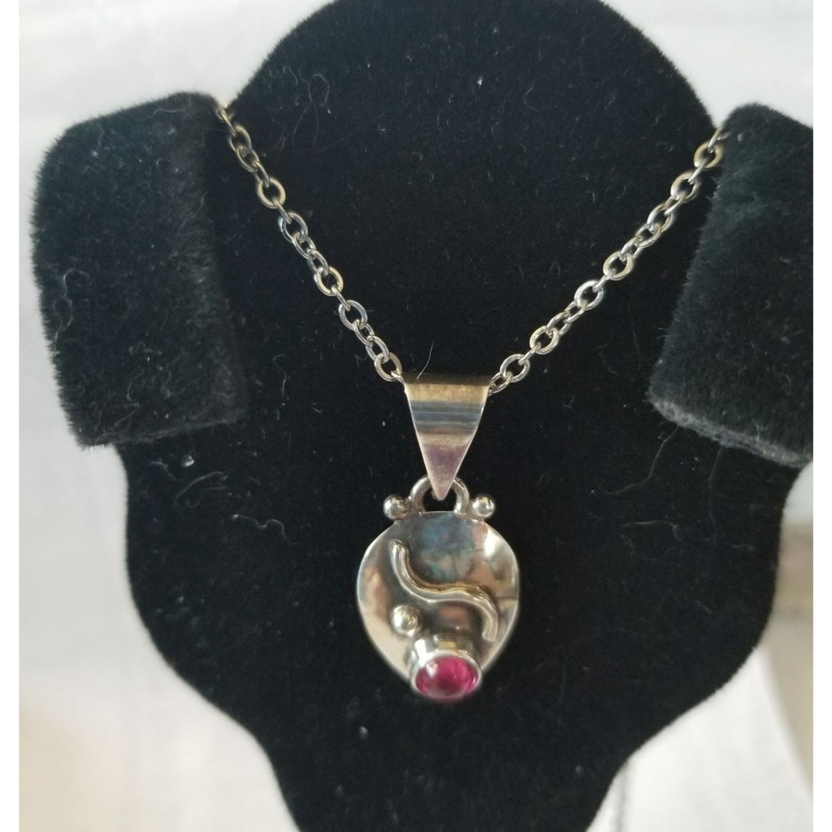 Necklace Silver Garnet  4.6  gr 23 ct  3 cm  x 3 cm  16" chain