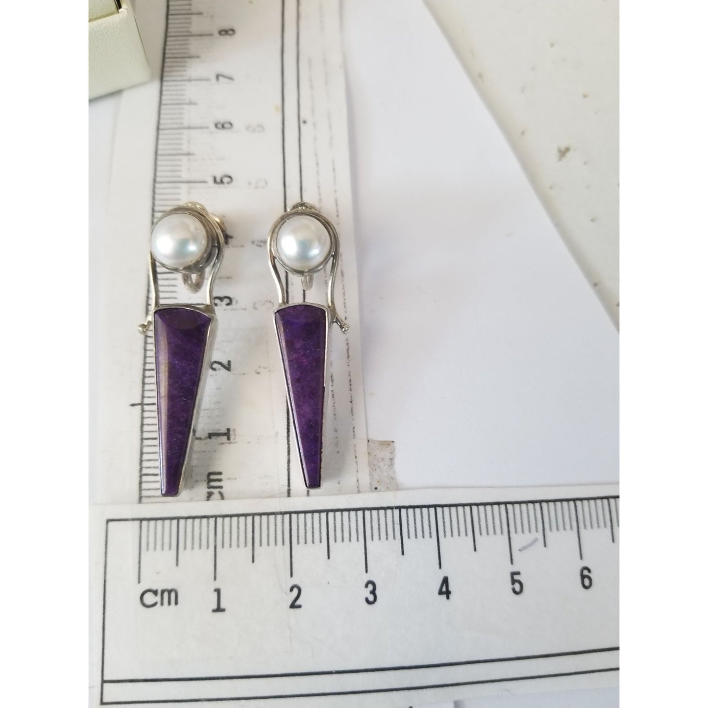 Earrings   Pearl  Verizite 8.1 Gr 40.5 ct  4 cm x 1 cm 1 cm Round 2.5  x .0.5 cm  Screw on Silver 925