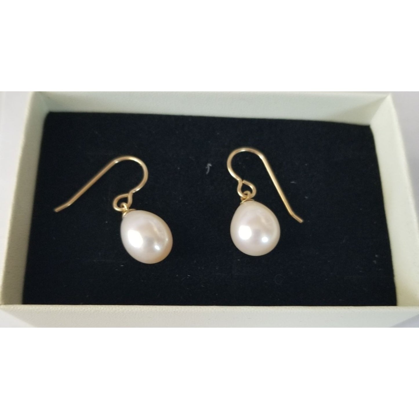 Earrings Pearl White Gold Hooks 3.7 Gr  18.5 ct  1 cm x 1 cm Oval