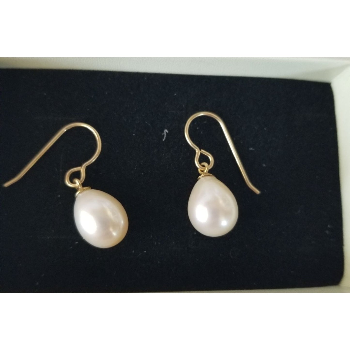 Earrings Pearl White Gold Hooks 3.7 Gr  18.5 ct  1 cm x 1 cm Oval