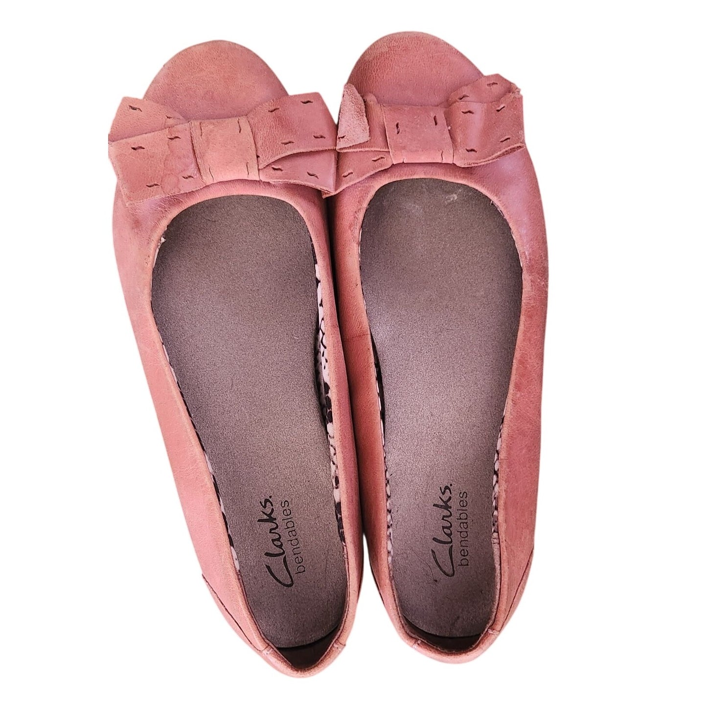 Shoes Pair Clartks Bendables  7M  Rose Color Bow on Toe   Wedge Rubber Sole Scale Material inside