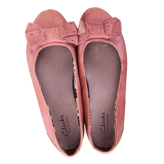 Shoes Pair Clartks Bendables  7M  Rose Color Bow on Toe   Wedge Rubber Sole Scale Material inside