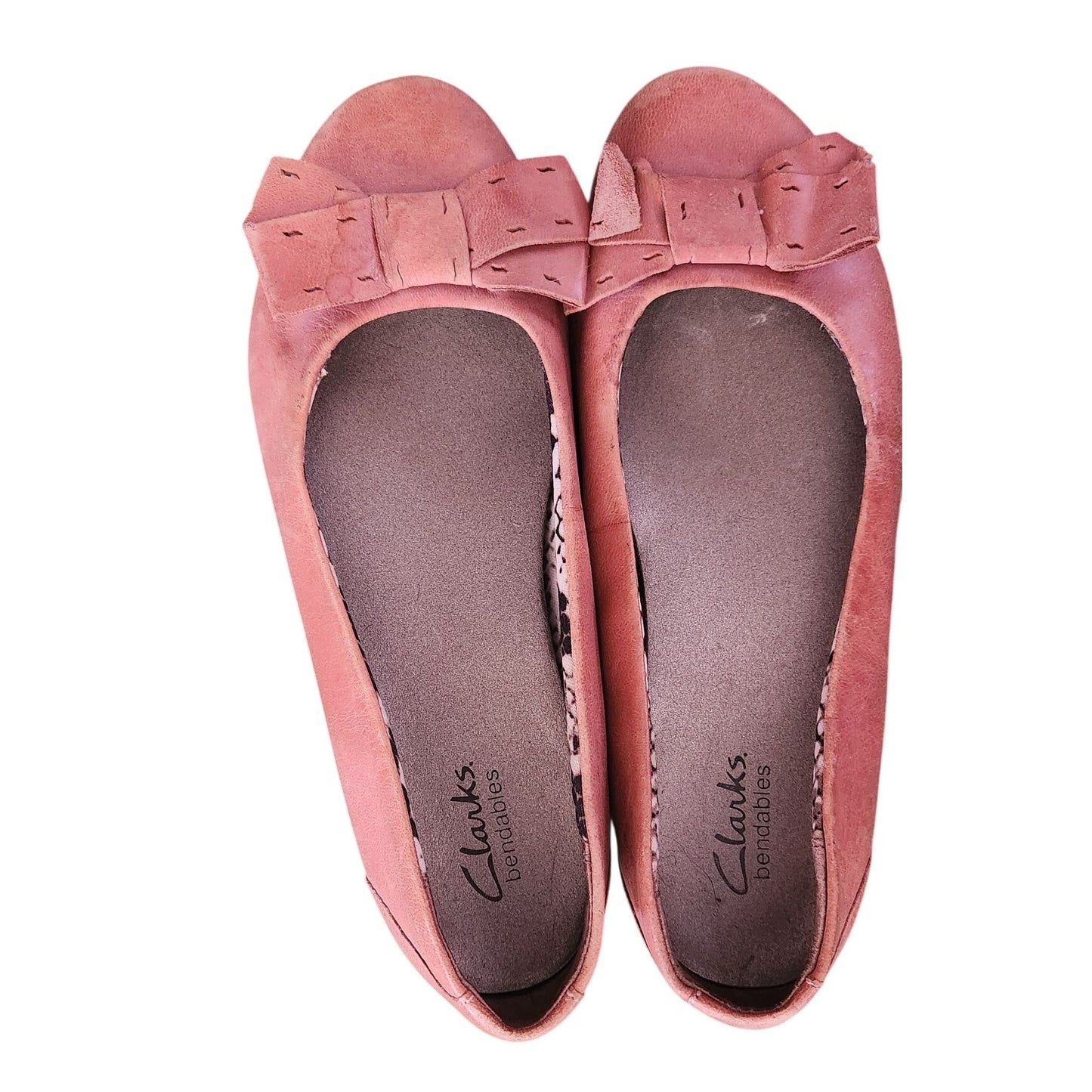 Shoes Pair Clartks Bendables  7M  Rose Color Bow on Toe   Wedge Rubber Sole Scale Material inside