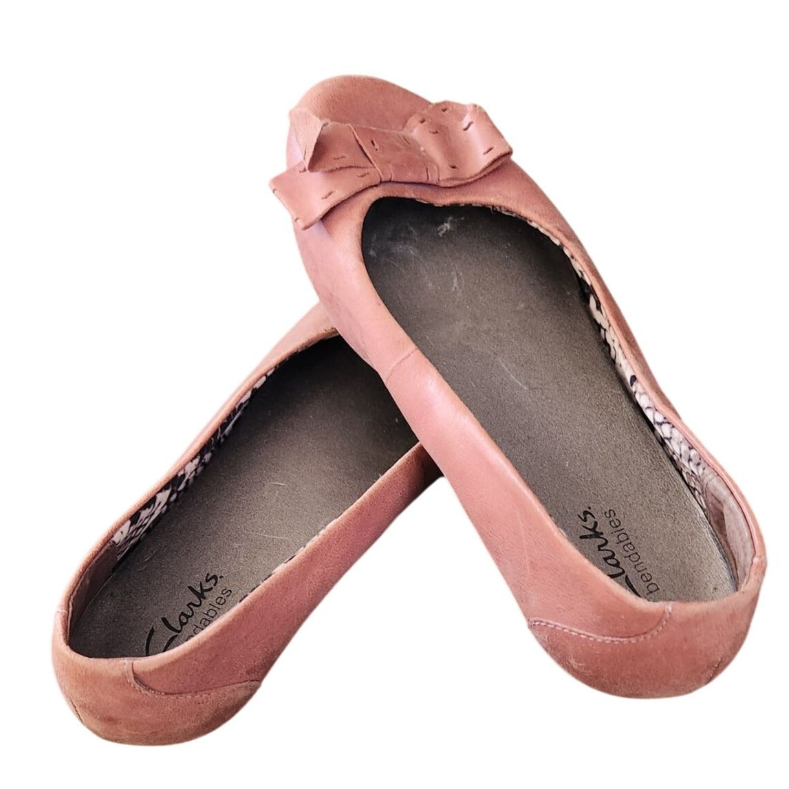 Shoes Pair Clartks Bendables  7M  Rose Color Bow on Toe   Wedge Rubber Sole Scale Material inside
