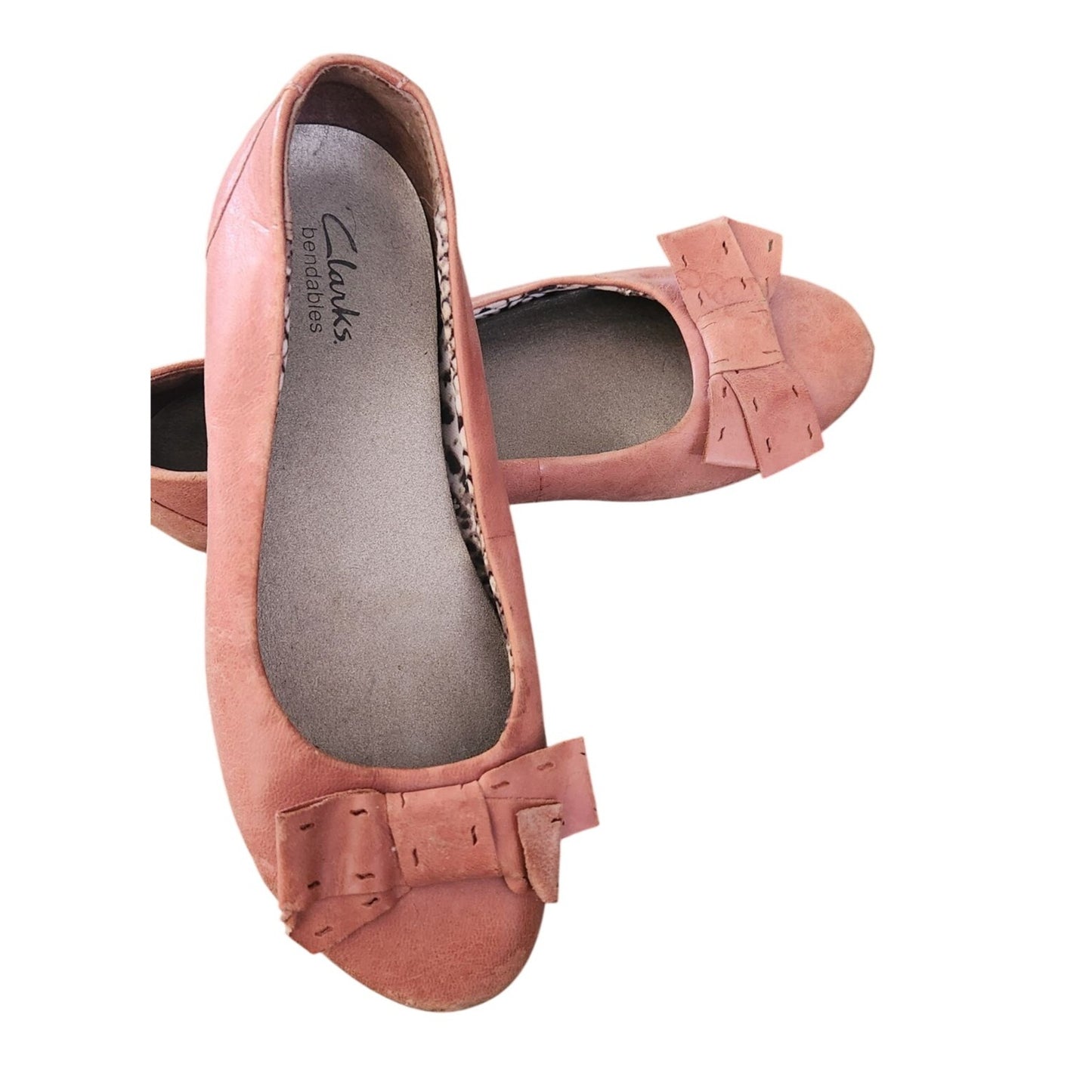 Shoes Pair Clartks Bendables  7M  Rose Color Bow on Toe   Wedge Rubber Sole Scale Material inside