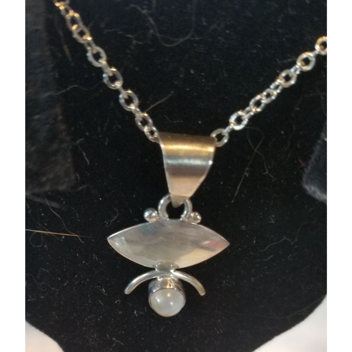 Necklace Silver MoonStone Oval  4.3 gr 22   ct  2 cm  x 2.5 cm  14" chain