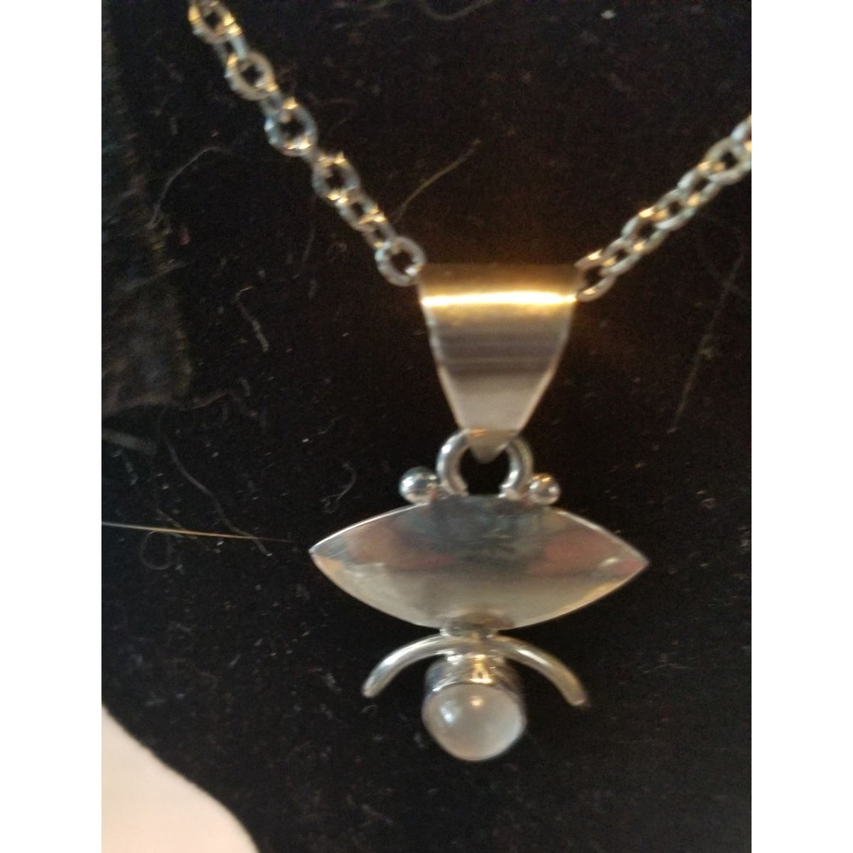Necklace Silver MoonStone Oval  4.3 gr 22   ct  2 cm  x 2.5 cm  14" chain