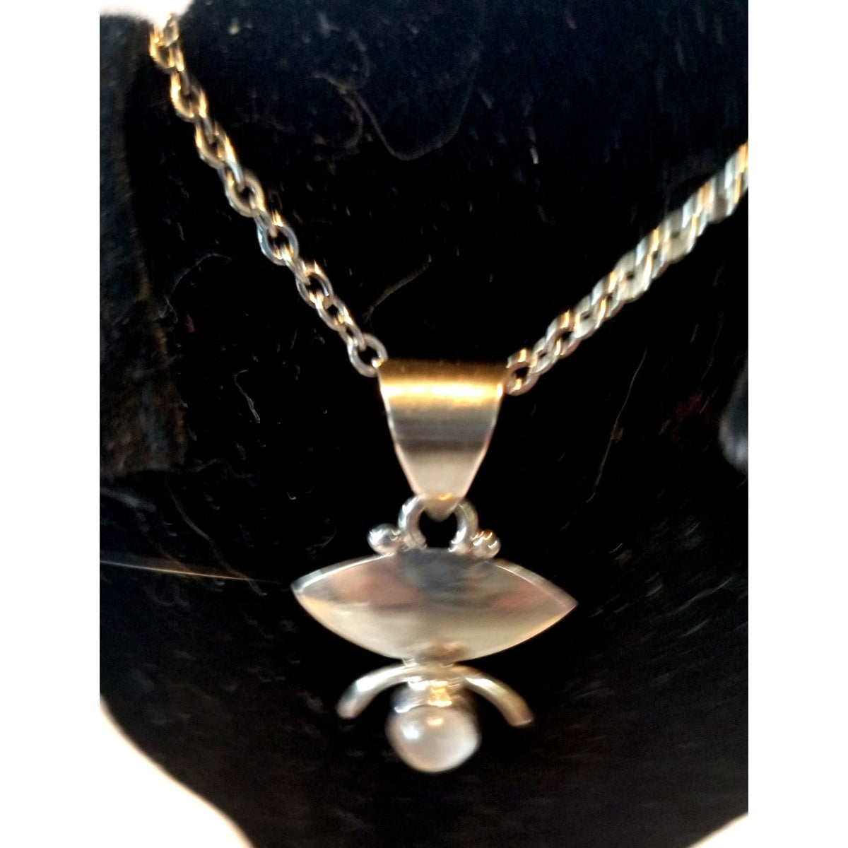Necklace Silver MoonStone Oval  4.3 gr 22   ct  2 cm  x 2.5 cm  14" chain