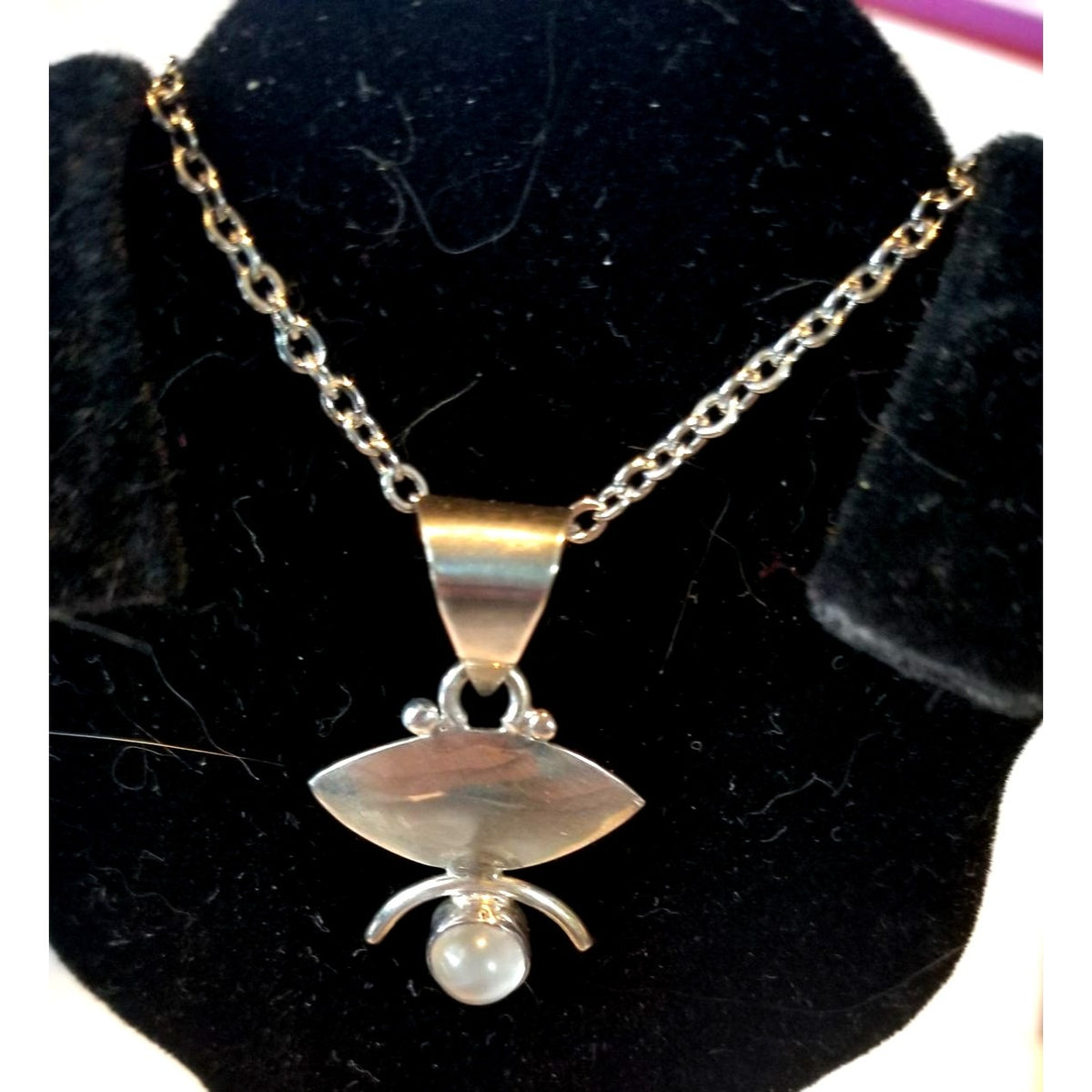 Necklace Silver MoonStone Oval  4.3 gr 22   ct  2 cm  x 2.5 cm  14" chain