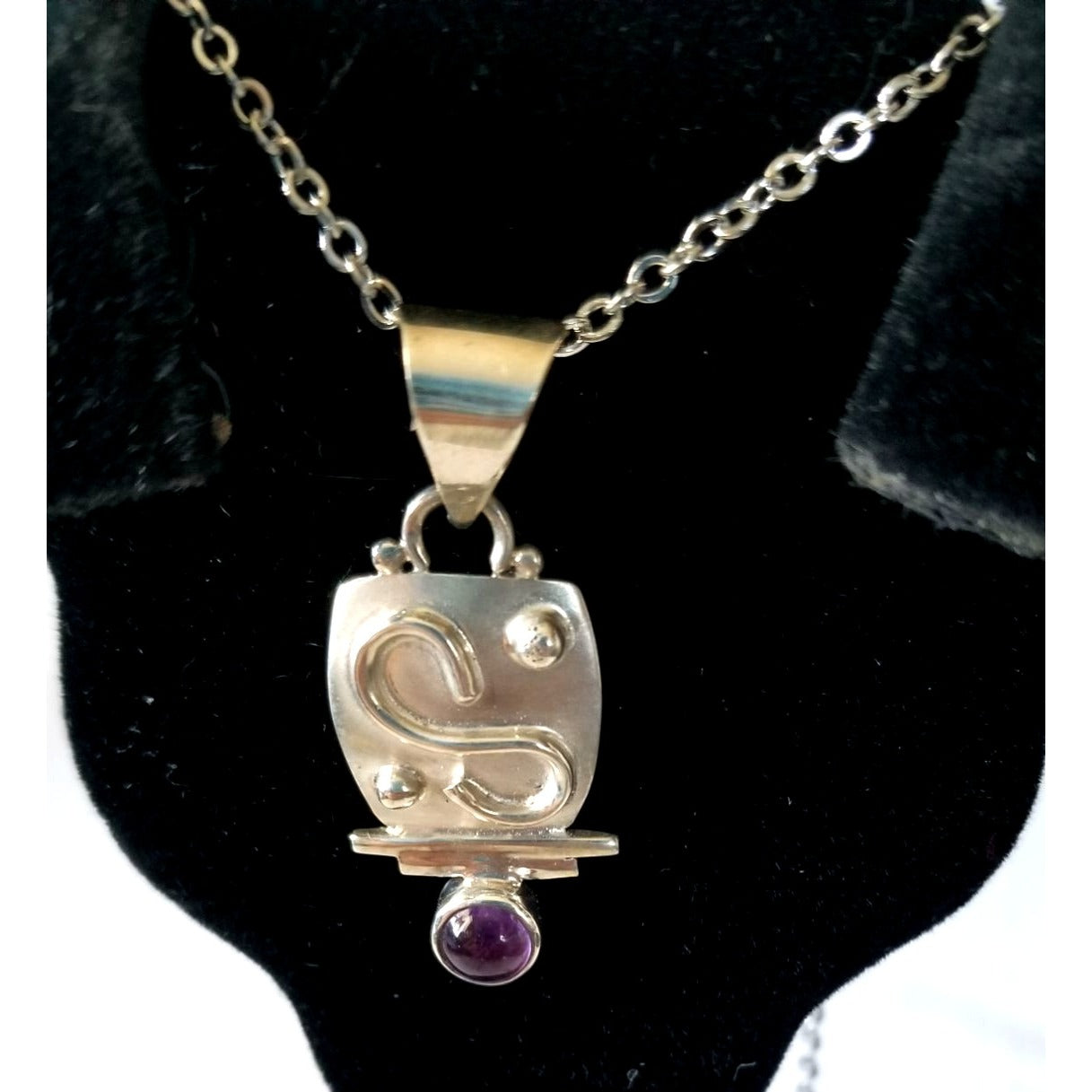 Necklace Silver Amethyst  6.4  gr 32 ct  4 cm  x 2 cm  16" chain 0.5 Round