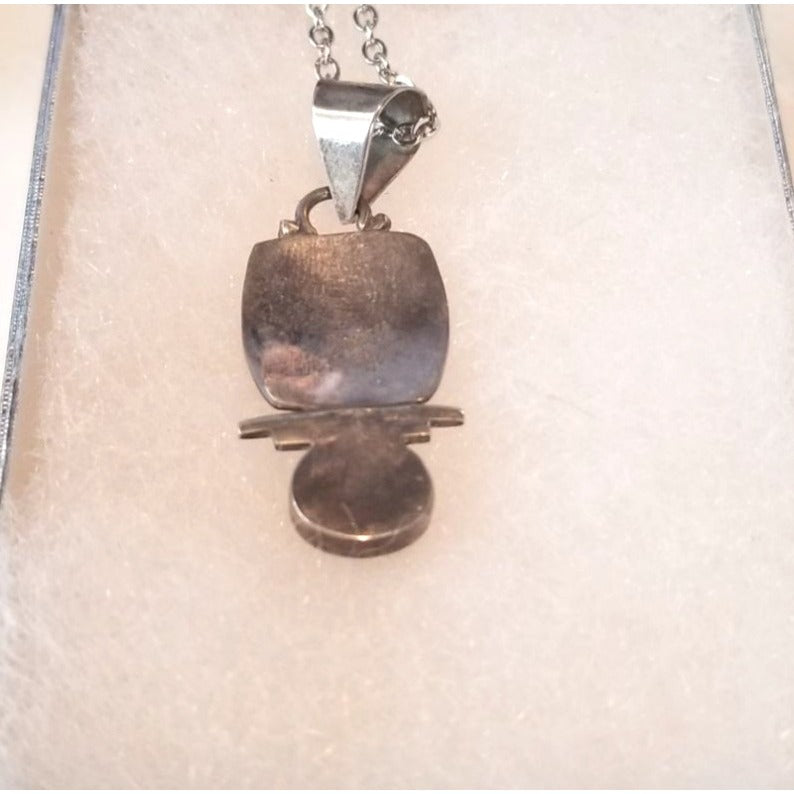 Necklace Silver Onyx Triangle  6.5  gr 32.5 ct  4 cm  x  3 cm  16" chain Onyx