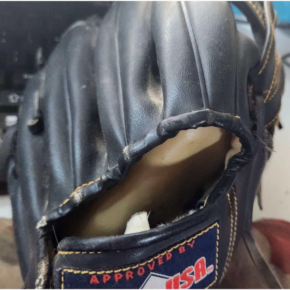 Toy Official T-Ball Mitt Black T-100  07216  9 1/2 inch Deep Custom Pocket
