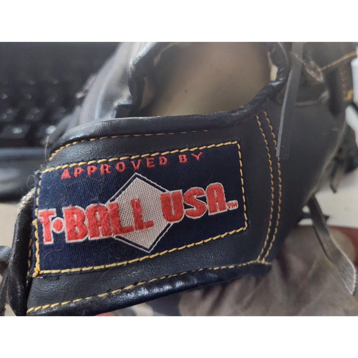 Toy Official T-Ball Mitt Black T-100  07216  9 1/2 inch Deep Custom Pocket
