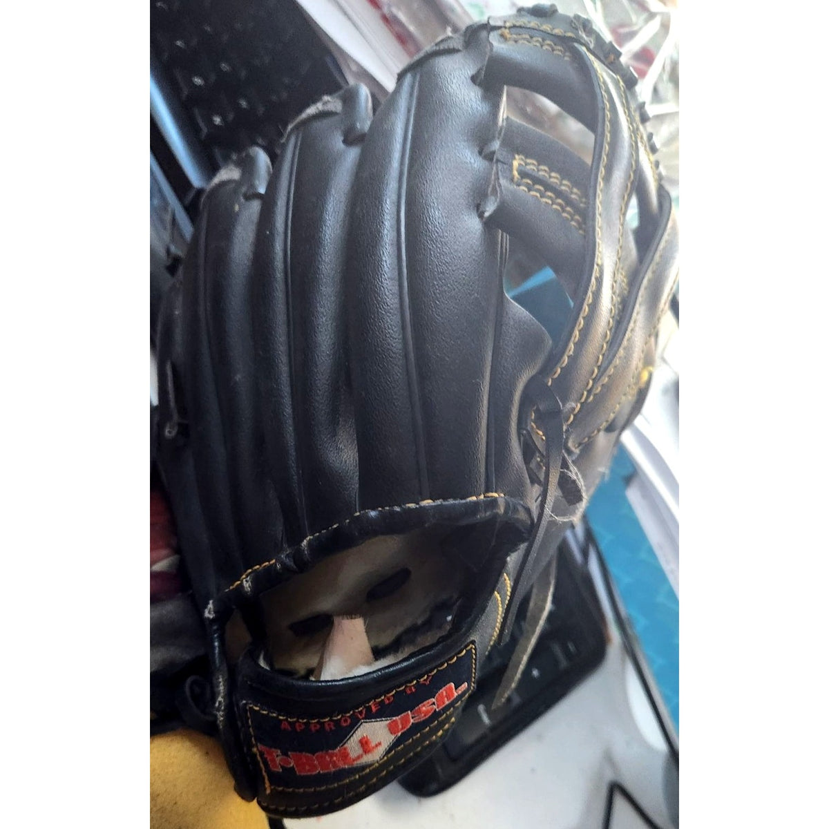 Toy Official T-Ball Mitt Black T-100  07216  9 1/2 inch Deep Custom Pocket