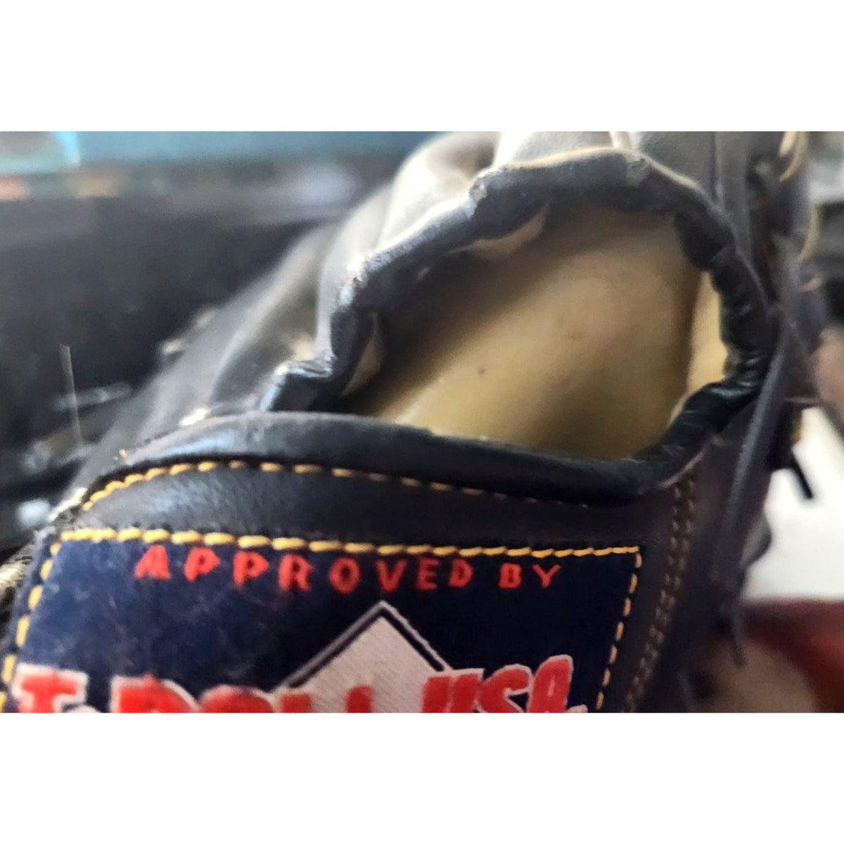 Toy Official T-Ball Mitt Black T-100  07216  9 1/2 inch Deep Custom Pocket