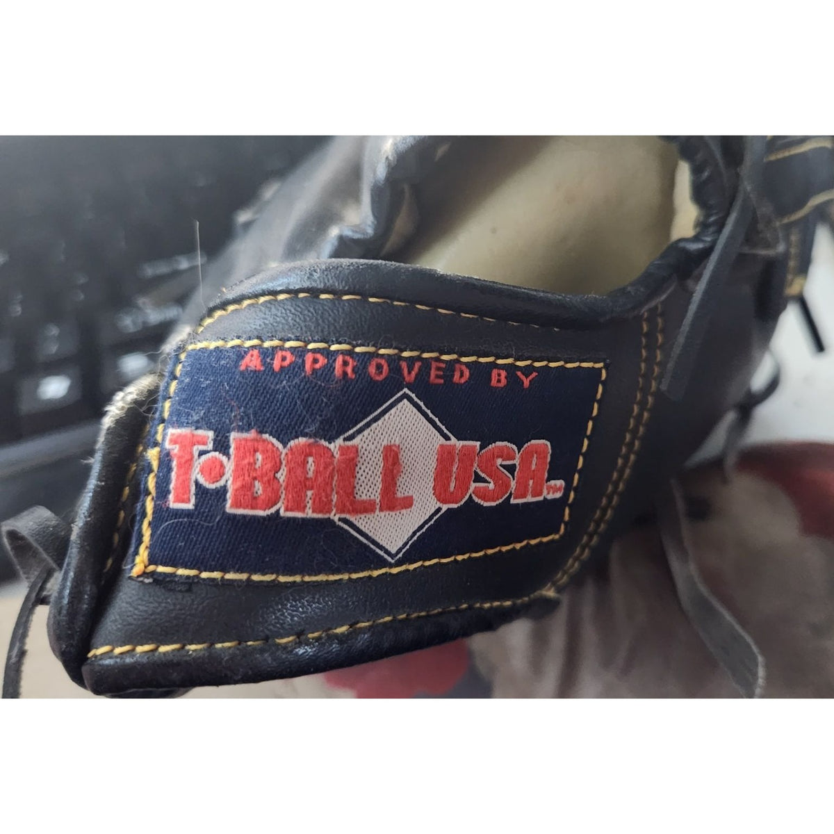 Toy Official T-Ball Mitt Black T-100  07216  9 1/2 inch Deep Custom Pocket