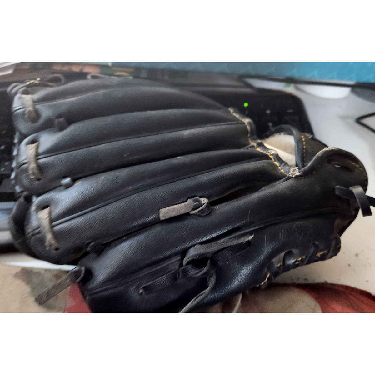 Toy Official T-Ball Mitt Black T-100  07216  9 1/2 inch Deep Custom Pocket