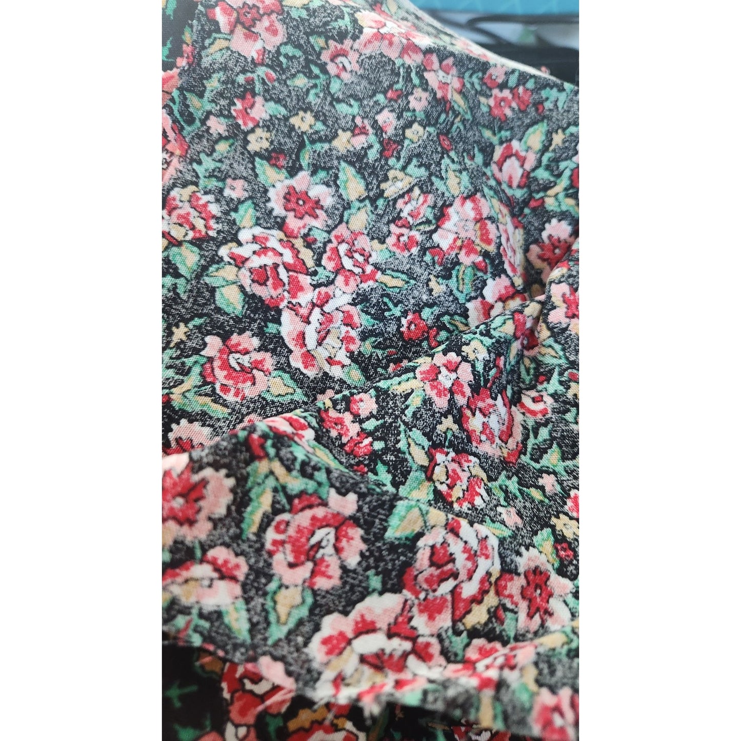 Material Red Pink and White Flowers Greenery  48 x 36 Cotton Craft Quilting Dress