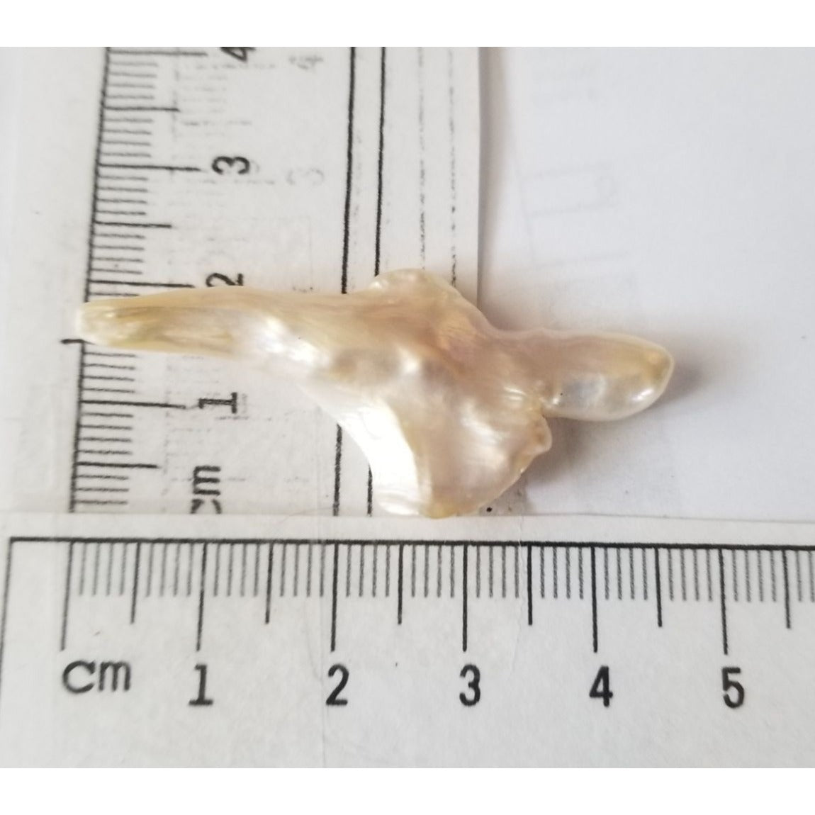 Loose Baroque Look like Sward  Freshwater Keshi 19 ct  38 gr  5 cm  x 2.5  cm