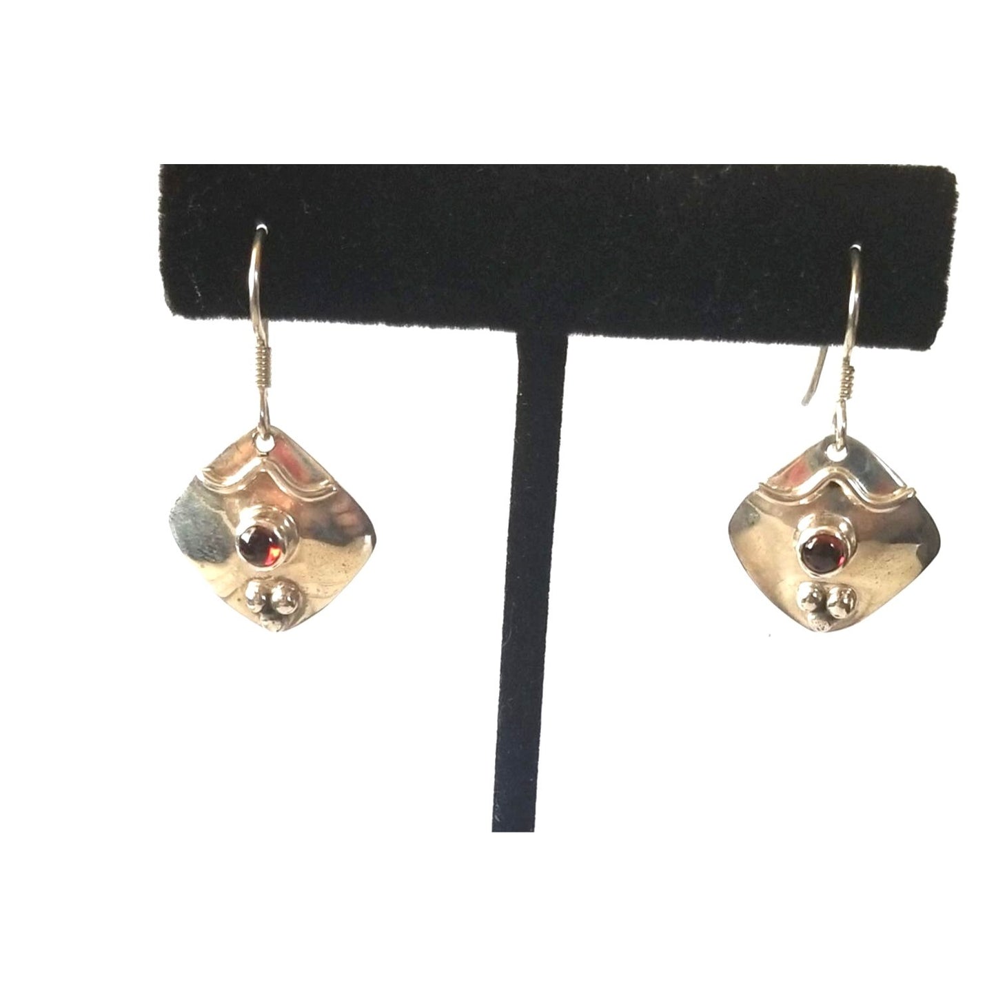 Earrings Silver Garnet  4.46Gr  23 ct  2 cm  x 2 cm  Square 0.5 cm Silver