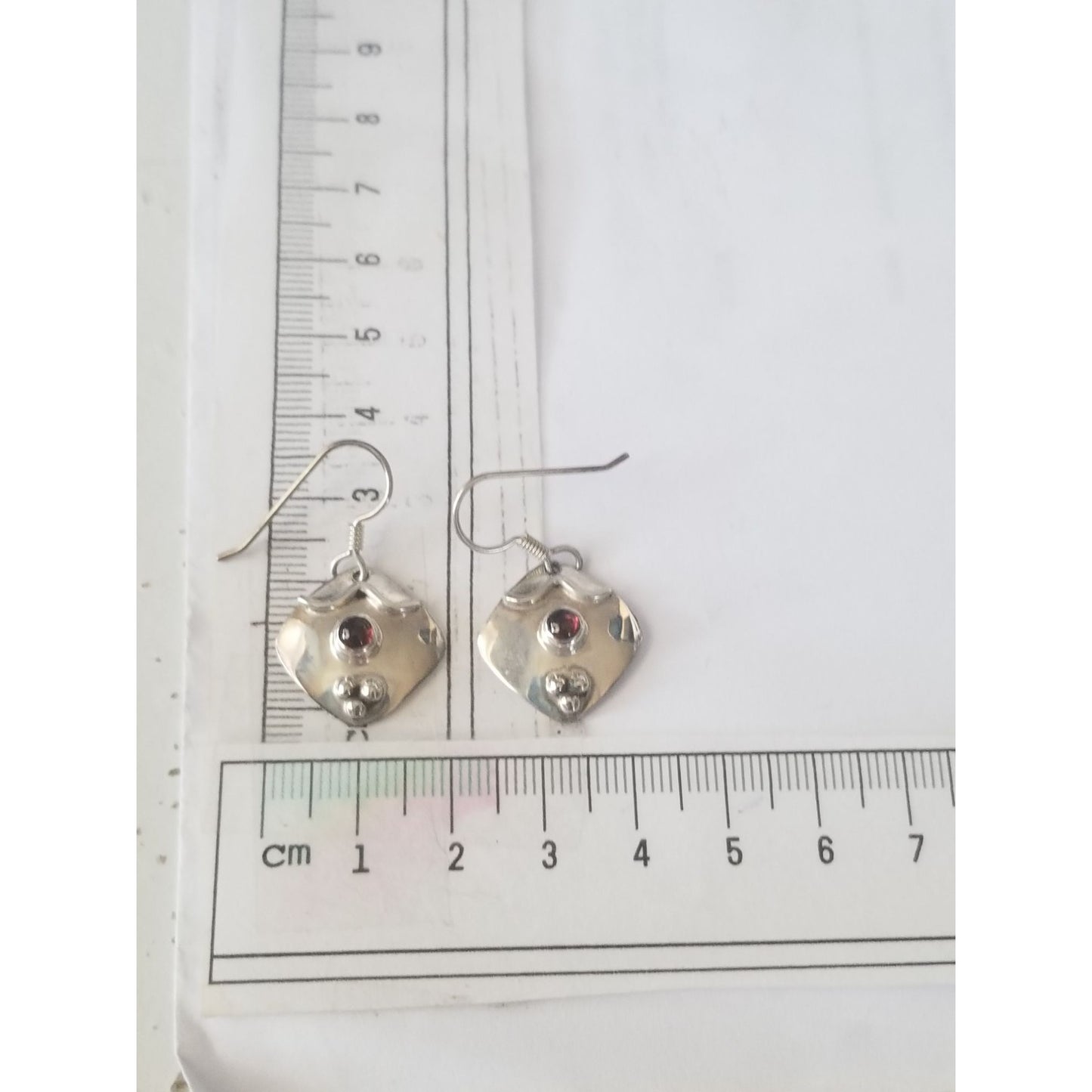 Earrings Silver Garnet  4.46Gr  23 ct  2 cm  x 2 cm  Square 0.5 cm Silver