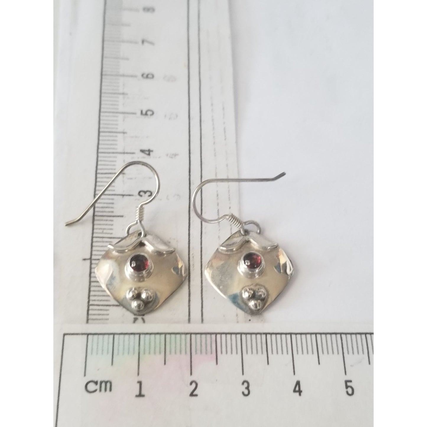 Earrings Silver Garnet  4.46Gr  23 ct  2 cm  x 2 cm  Square 0.5 cm Silver