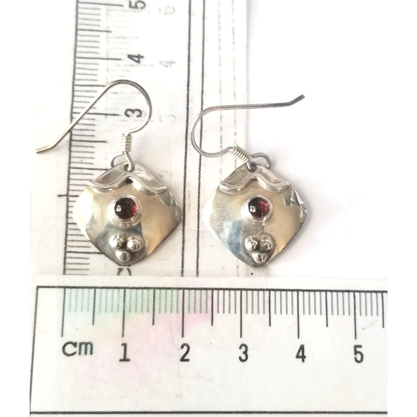 Earrings Silver Garnet  4.46Gr  23 ct  2 cm  x 2 cm  Square 0.5 cm Silver