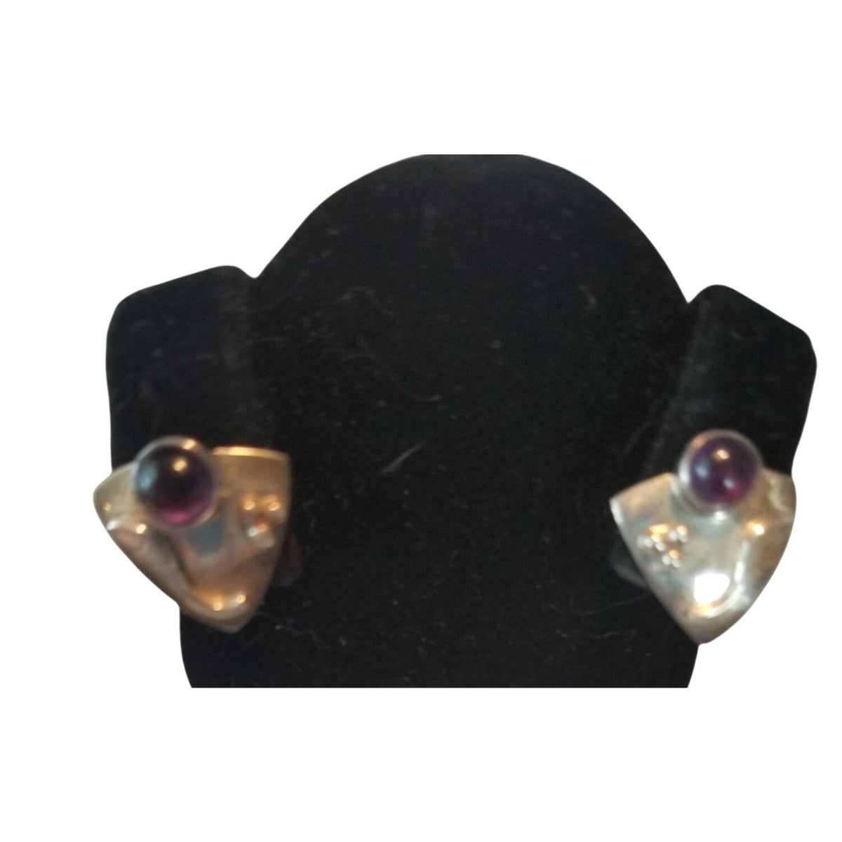 Earrings Silver Garnet  4.1 Gr  20.5 ct  2 cm  x 2 cm  Triangle  0.5 cm Garnet Silver