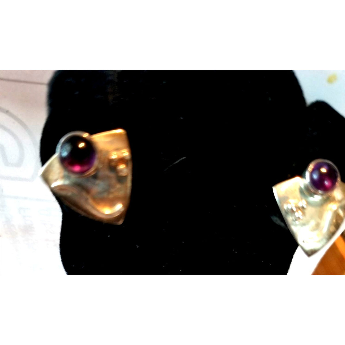 Earrings Silver Garnet  4.1 Gr  20.5 ct  2 cm  x 2 cm  Triangle  0.5 cm Garnet Silver