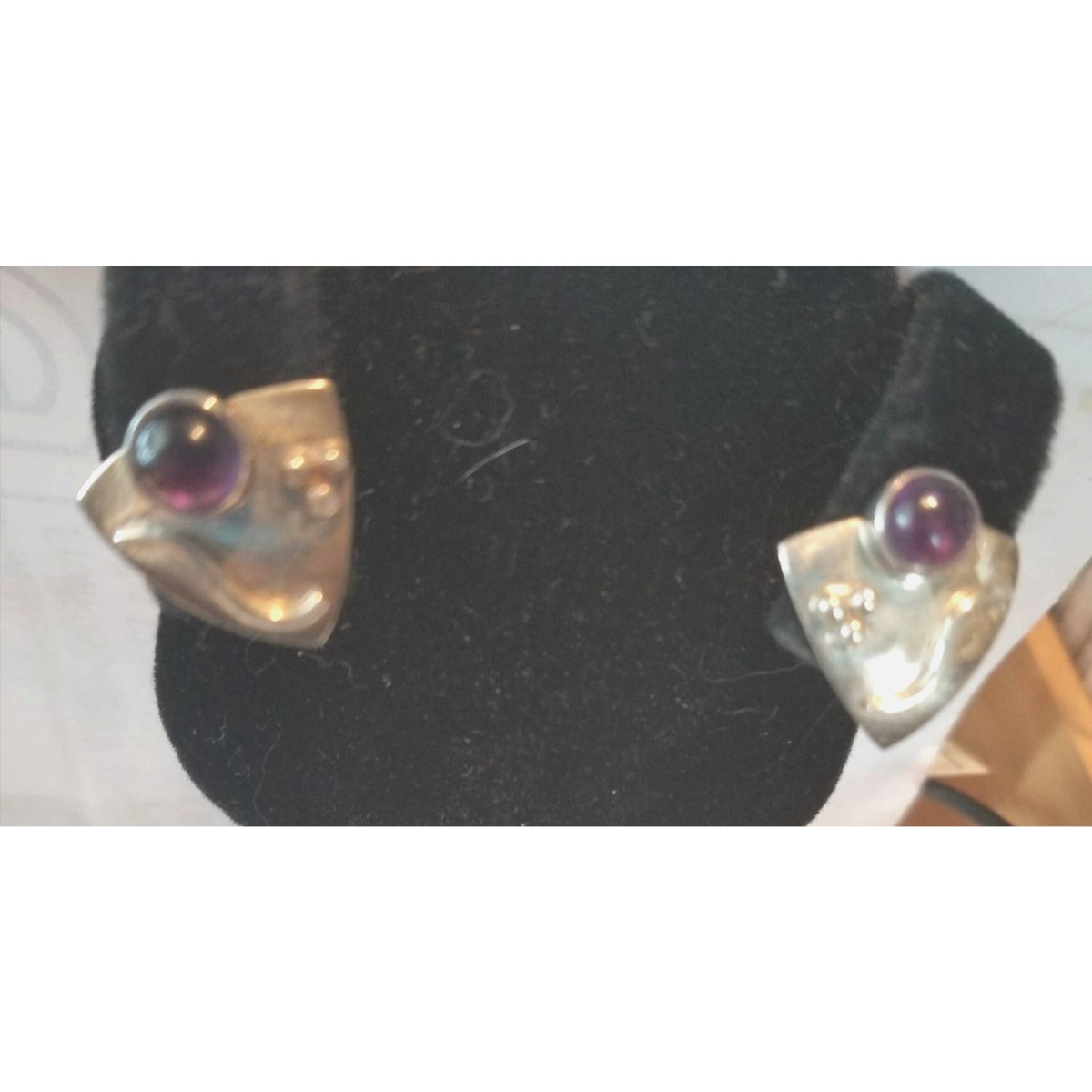 Earrings Silver Garnet  4.1 Gr  20.5 ct  2 cm  x 2 cm  Triangle  0.5 cm Garnet Silver