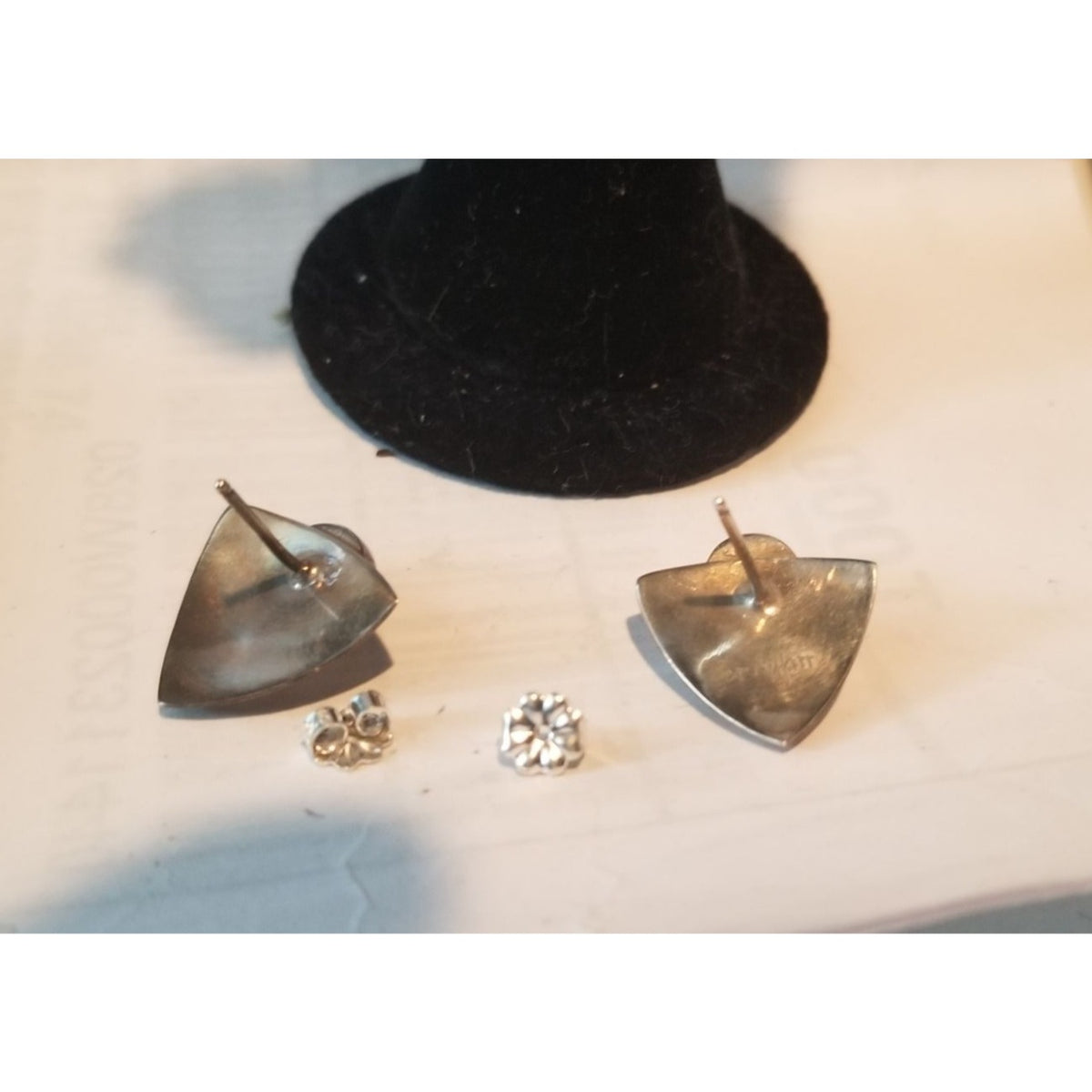 Earrings Silver Garnet  4.1 Gr  20.5 ct  2 cm  x 2 cm  Triangle  0.5 cm Garnet Silver