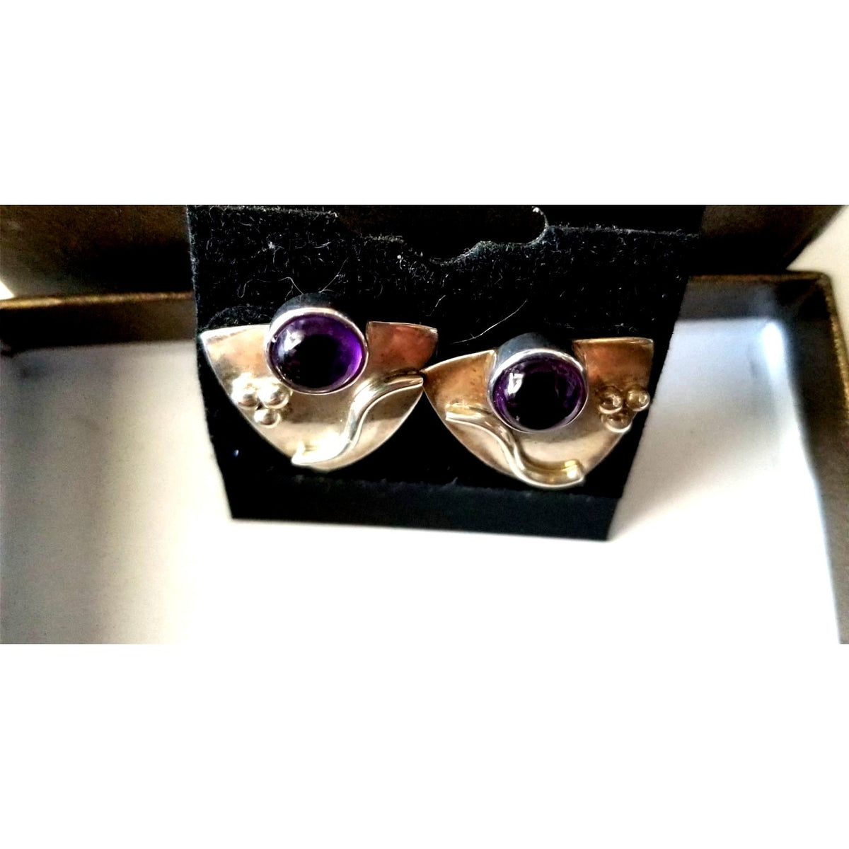 Earrings Silver Garnet  4.1 Gr  20.5 ct  2 cm  x 2 cm  Triangle  0.5 cm Garnet Silver