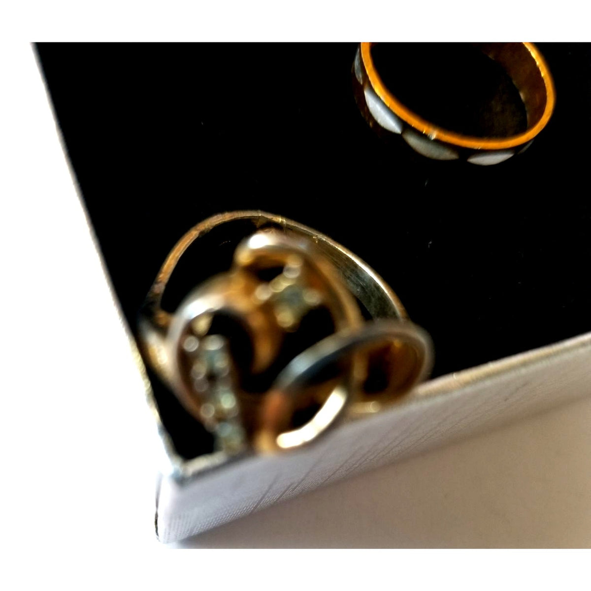 Set Of 3 Mixed Style Rings Gold Tone Red Alien Face Size 6-7 Pre-Owned
